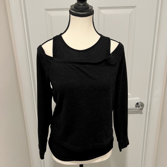 Monrow Off-the-Shoulder Black Sweater - Picture 3 of 10
